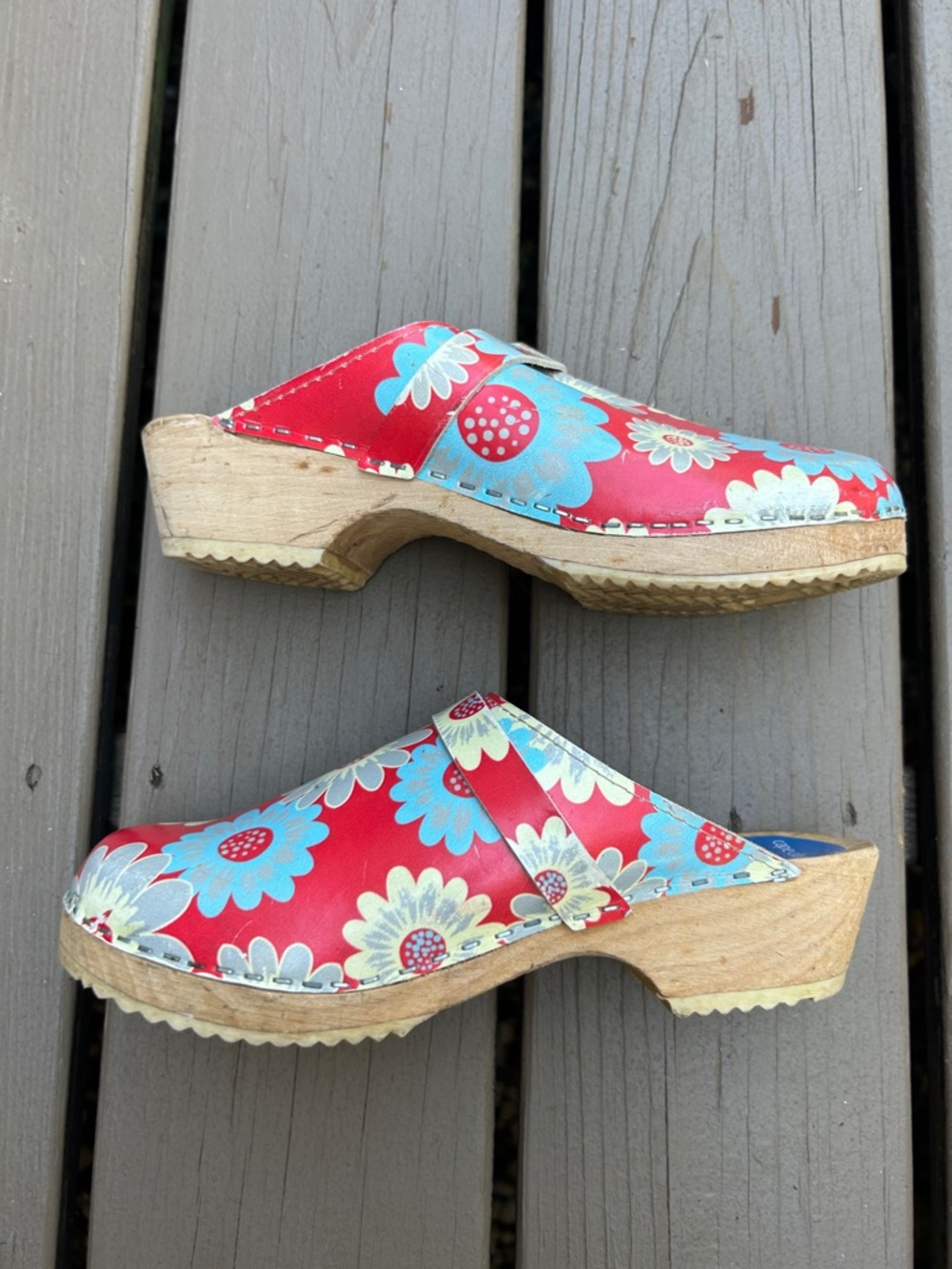 Cape Clogs Made in Sweden Wood/Leather RWB Floral Clogs |  Size EU 40 US 9-9.5